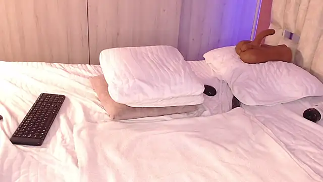 Emily_knights's cam snapshot