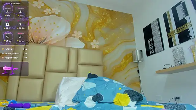 NahomiWalker_'s cam snapshot