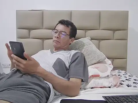 skinnylatino51's cam snapshot