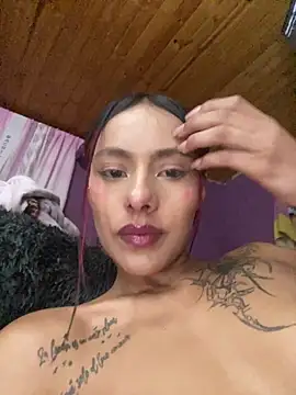 Emily-Fire's cam snapshot