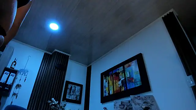 ValentinaNoir live sex cam