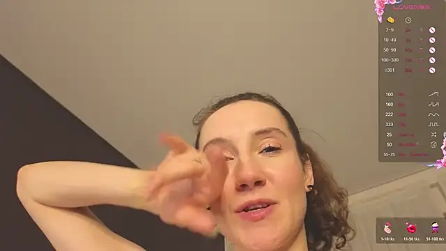 laracroftmansion's cam snapshot