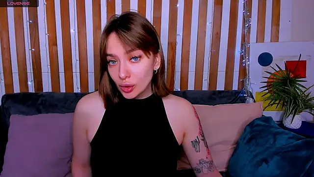 Emily_Tylerr's cam snapshot