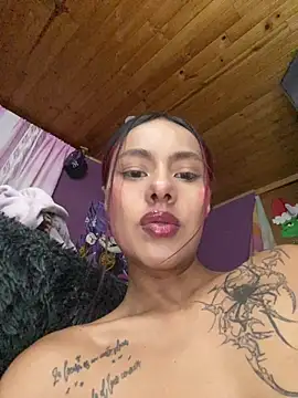 Emily-Fire's cam snapshot