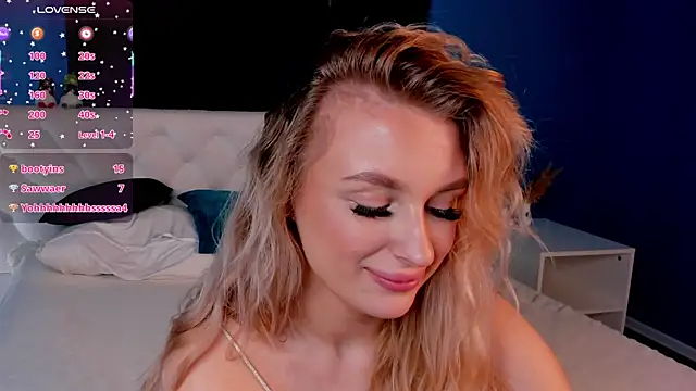 KiraRuiz live sex cam