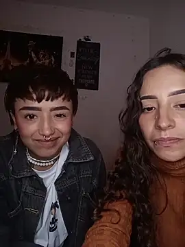 AlexxaAndRileyy live sex cam