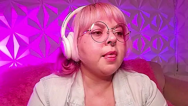 Satyn_doll live sex cam