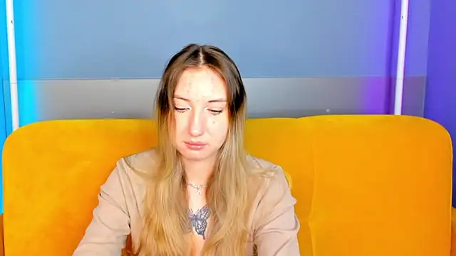 JollyBlondy's cam snapshot