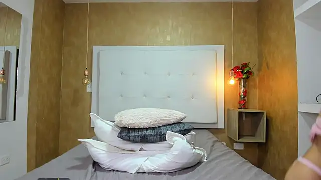 Milaspetite live sex cam