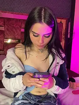 Veronicaa_lodge1's cam snapshot