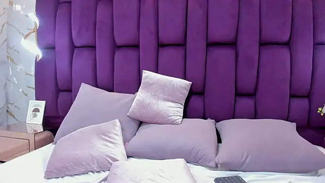 crystalstonee's cam snapshot