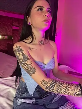 Veronicaa_lodge1's cam snapshot