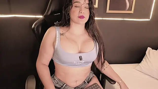 Miss_Lyra live sex cam