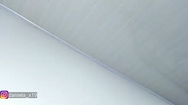 Daniela_x19's cam snapshot