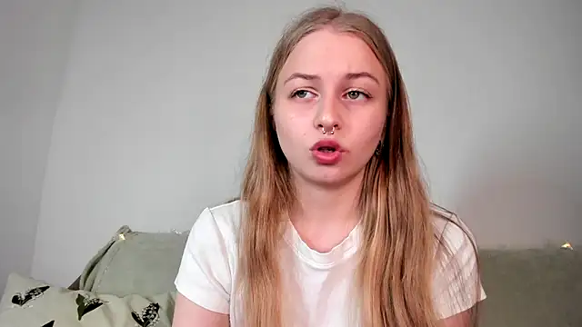 MiaMews live sex cam