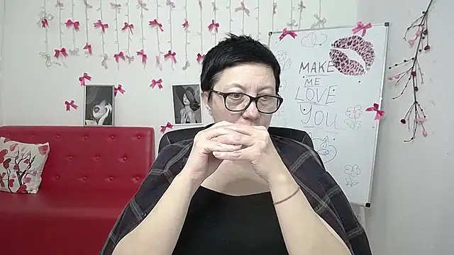 EmilyL0ve's cam snapshot