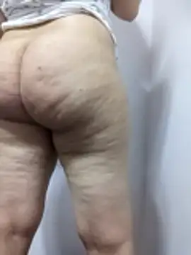 Bombamom's cam snapshot