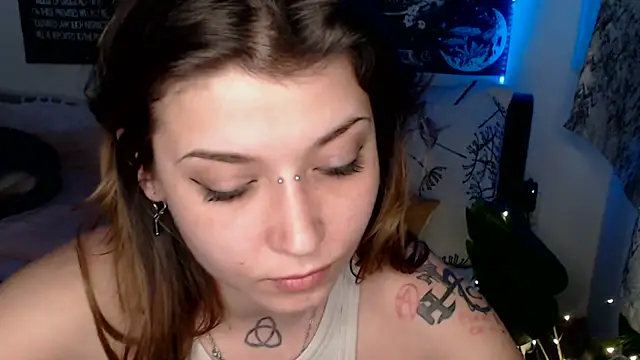 AlienforTwenty's cam snapshot