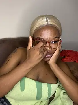 YummyMelanin117 live sex cam