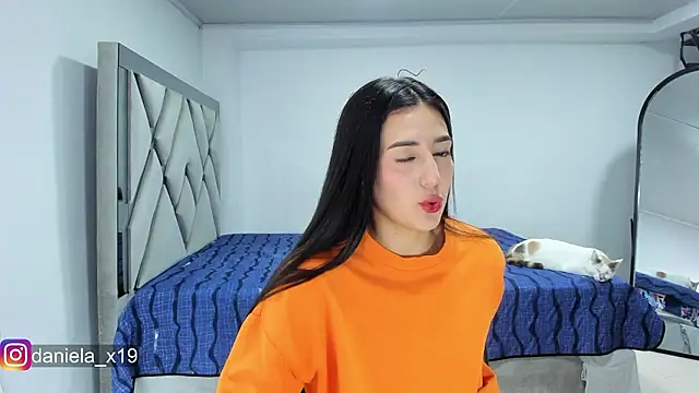 Daniela_x19 live sex cam