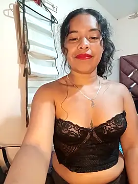 Amayavaldes live sex cam