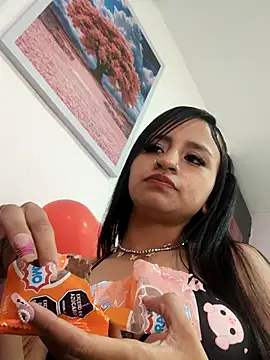 Lauraaa_pink18's cam snapshot