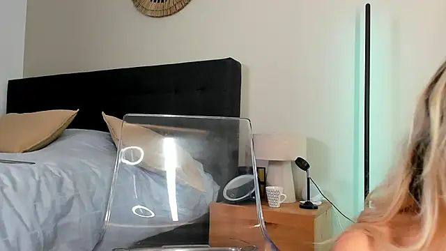 newmazee's cam snapshot