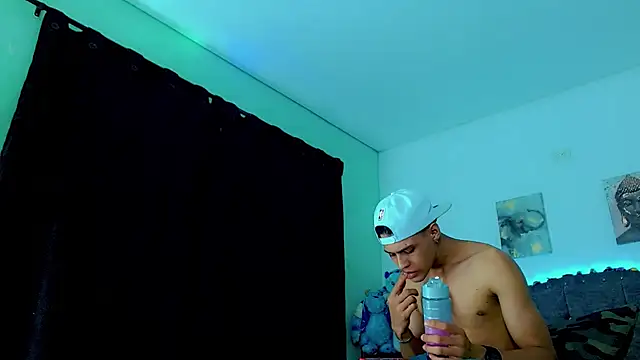 Liamscott_'s cam snapshot