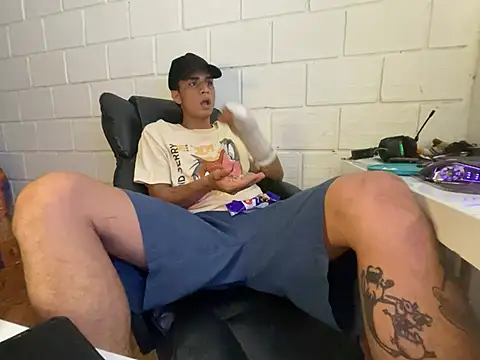 Max_TheHorseDick's cam snapshot