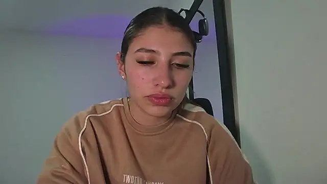 AliceTeenager___'s cam snapshot