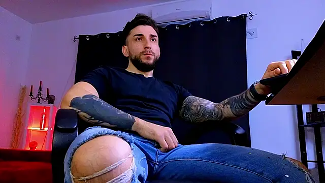 MightyAaron66 live sex cam