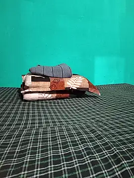 QWEEN7B's cam snapshot