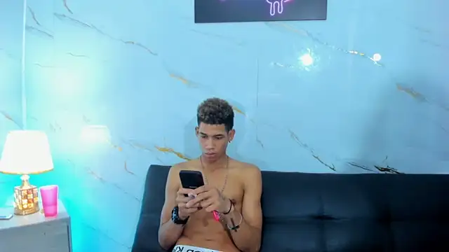 Little_nicoll live sex cam