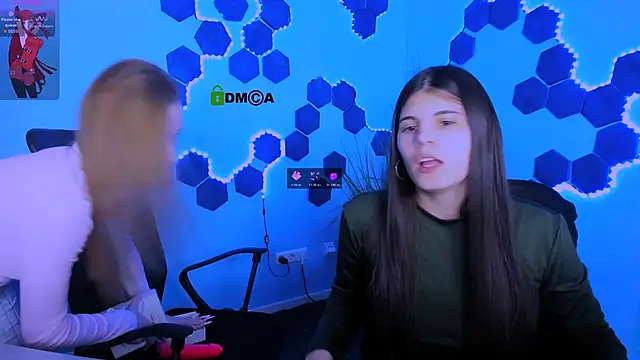 lizzie_boom_'s cam snapshot