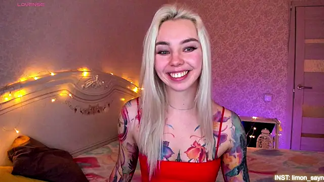 LillyMoure_ live sex cam