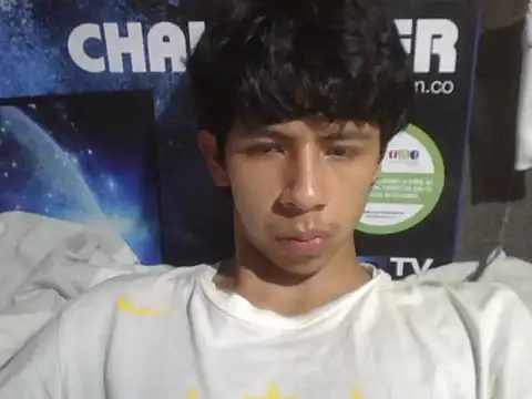 Carlos_Albert02's cam snapshot