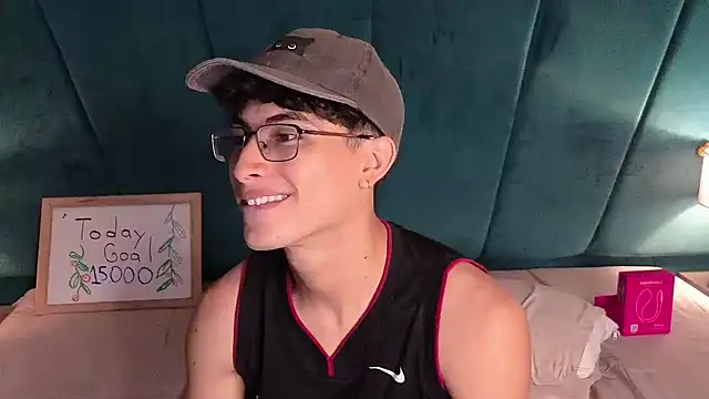 Aaron_Eze's cam snapshot