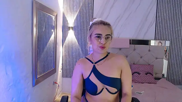 ashley__tylor's cam snapshot