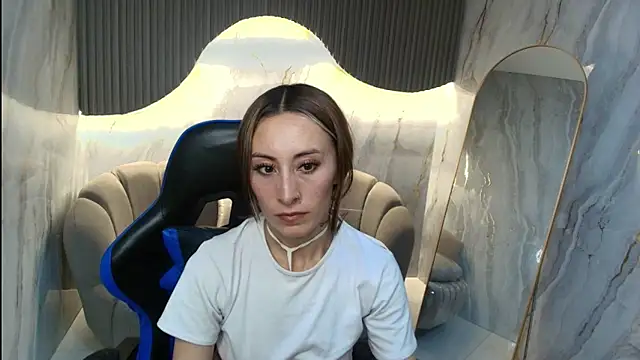 katalina_r_'s cam snapshot