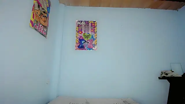 EmilyHornys live sex cam