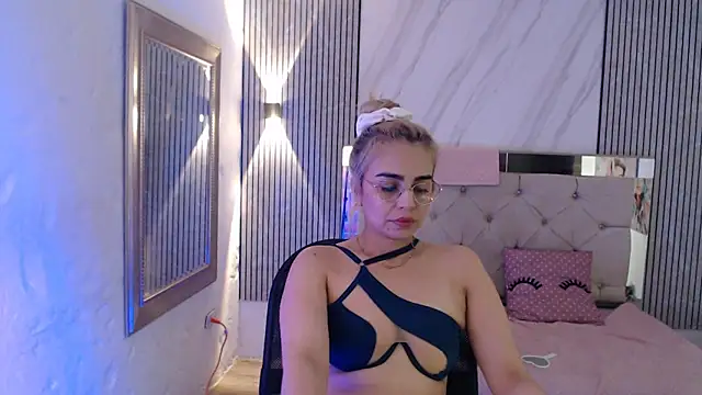 ashley__tylor's cam snapshot