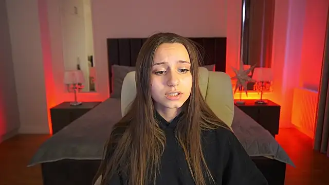 TinyNatalie's cam snapshot