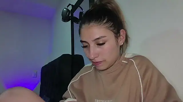 AliceTeenager___'s cam snapshot