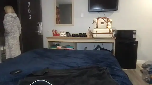 TiffaneyLove live sex cam