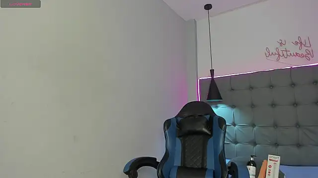 scarletcherry18 live sex cam