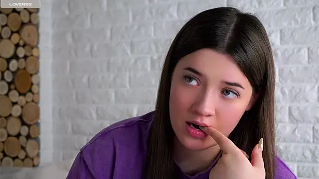 LowOncoming live sex cam