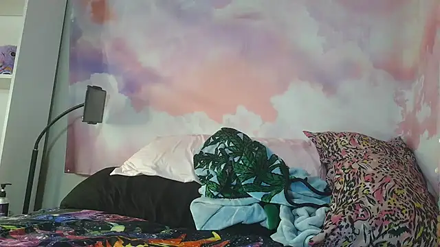 RomanianBunny's cam snapshot