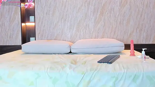 alina_hart's cam snapshot