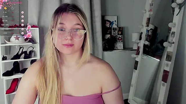 Rebecca_Kelly's cam snapshot