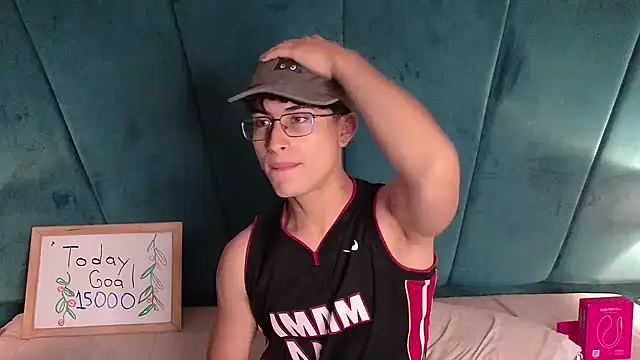 Aaron_Eze live sex cam